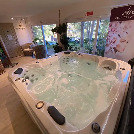 Le Jardin De Celina Alojamento de Acomodação e Pequeno-almoço Valensole