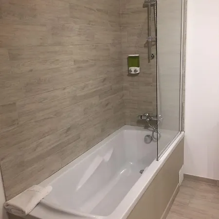 Alojamento de Acomodação e Pequeno-almoço Le Jardin De Celina Valensole