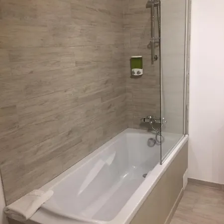 Bed and breakfast Le Jardin De Celina 3*