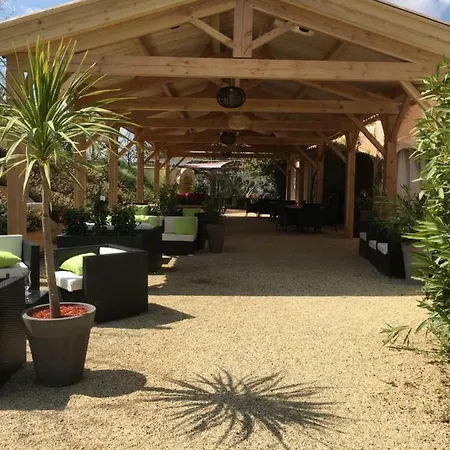 Bed and breakfast Le Jardin De Celina 3*