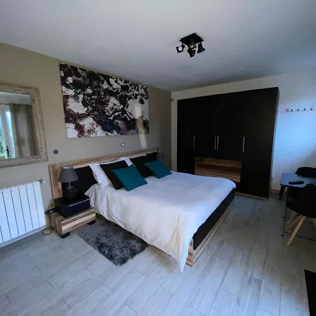 فندق مبيت وإفطار Le Jardin De Celina فالونسول