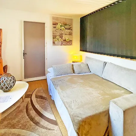 לינה וארוחת בוקר Le Jardin De Celina 4*