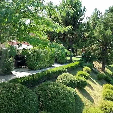 Bed & Breakfast Le Jardin De Celina Valensole