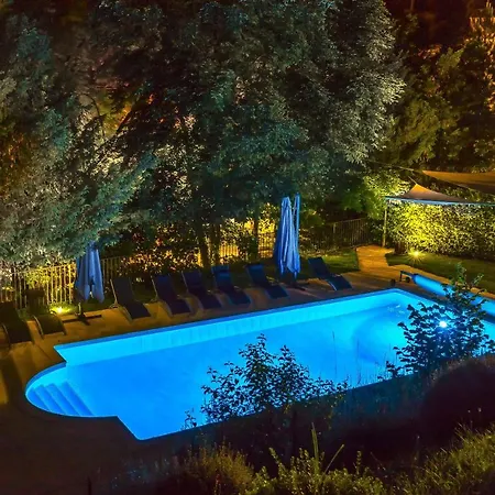 Le Jardin De Celina לינה וארוחת בוקר 4*