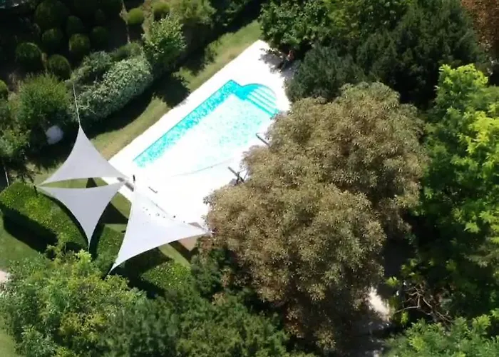 Le Jardin De Celina Bed & Breakfast 4*