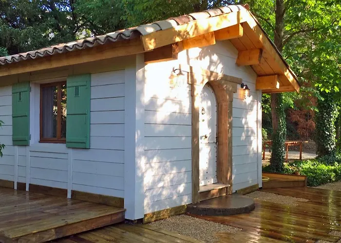 Le Jardin De Celina Bed & Breakfast 4*